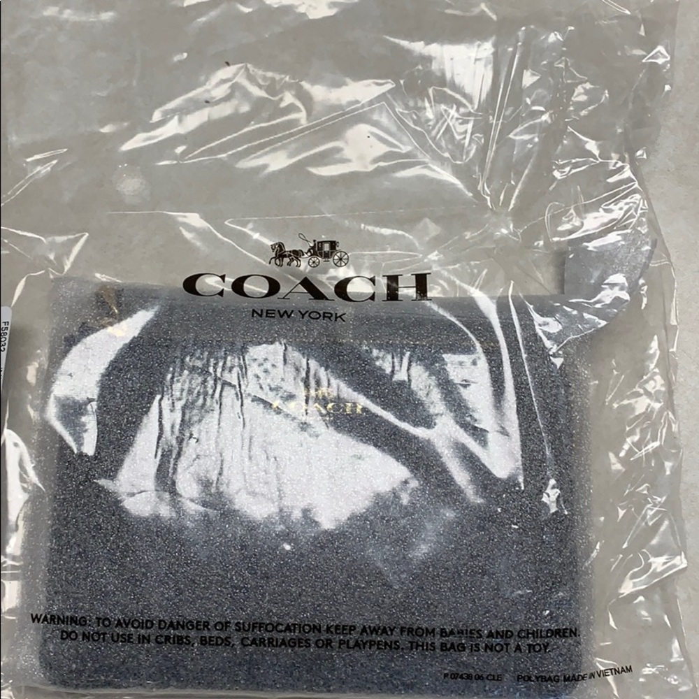 Coach corner wristlet - Picture 9 of 9
